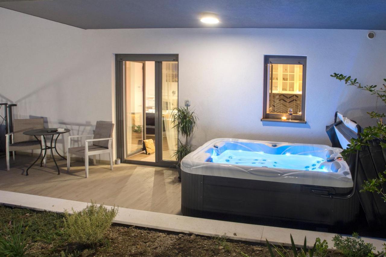 Studio And Hot Tub Split Ngoại thất bức ảnh
