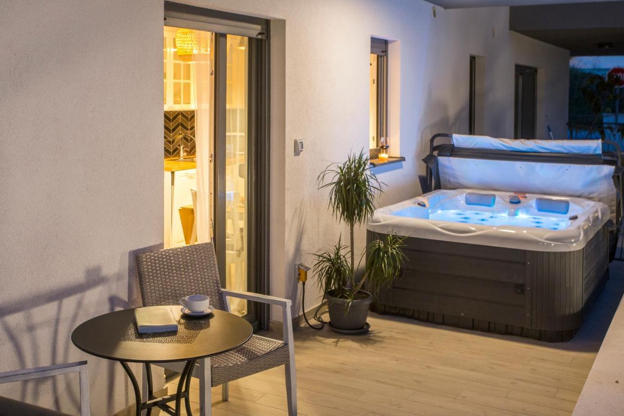 Studio And Hot Tub Split Ngoại thất bức ảnh