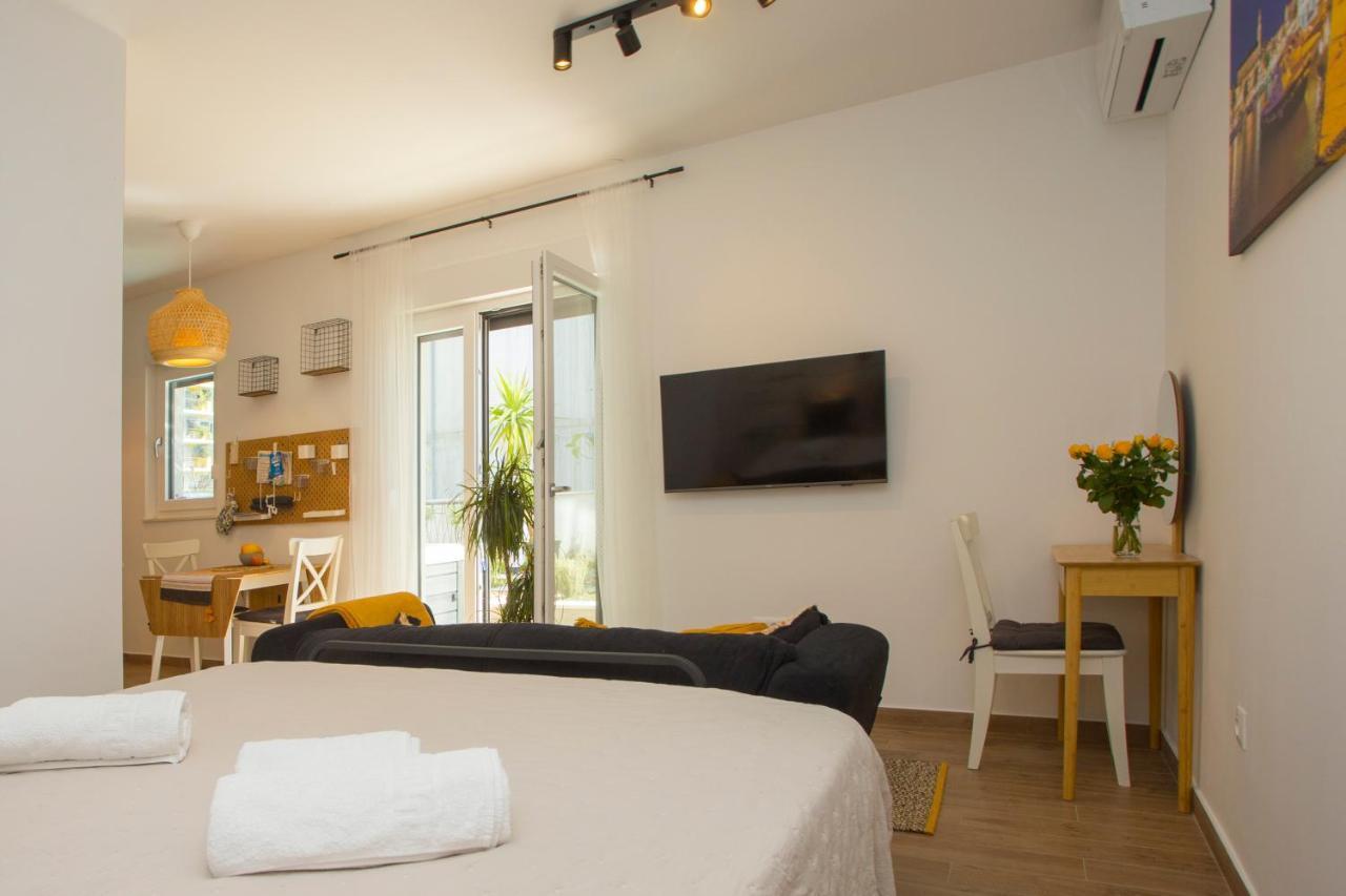 Studio And Hot Tub Split Ngoại thất bức ảnh