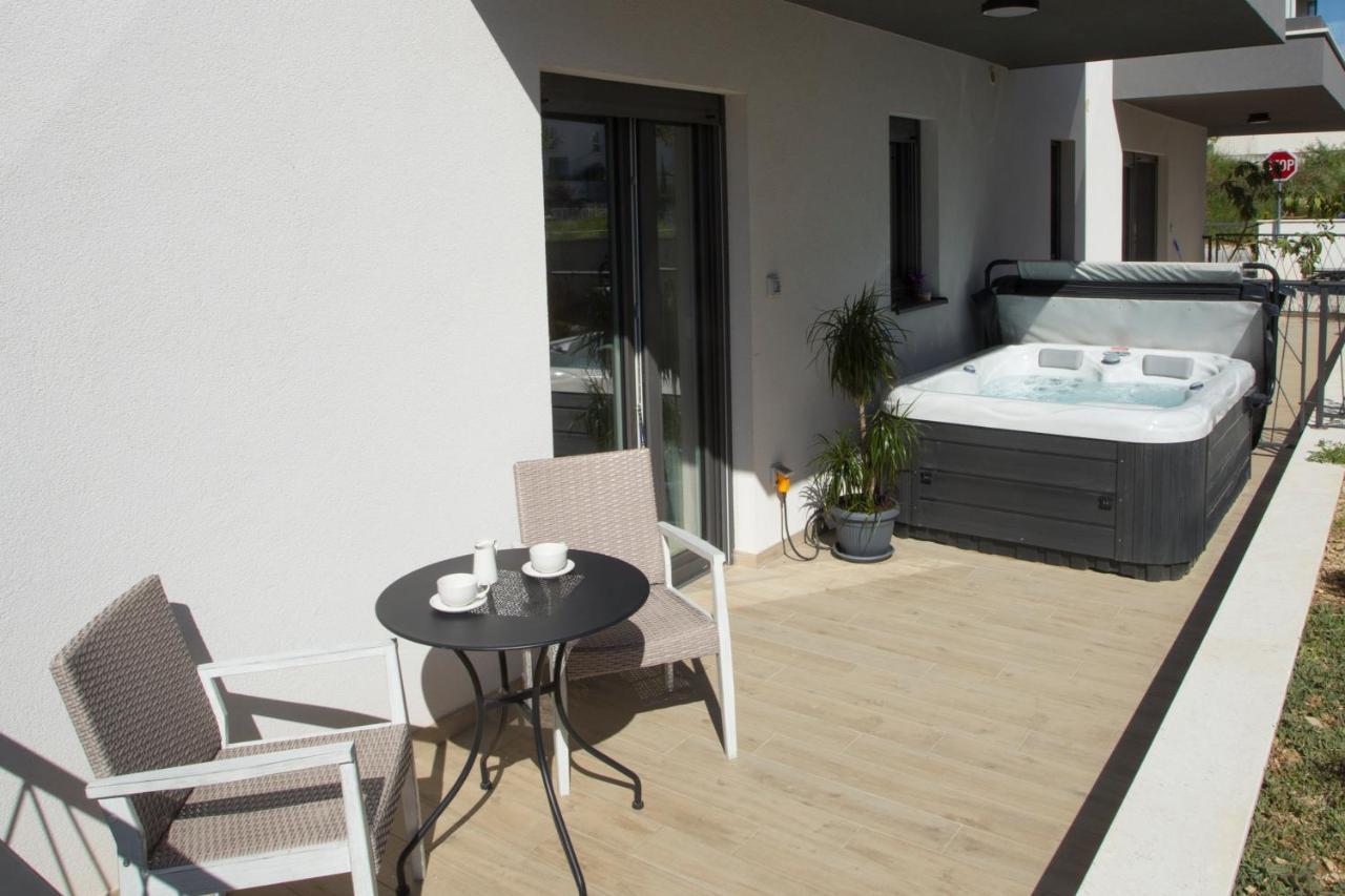 Studio And Hot Tub Split Ngoại thất bức ảnh